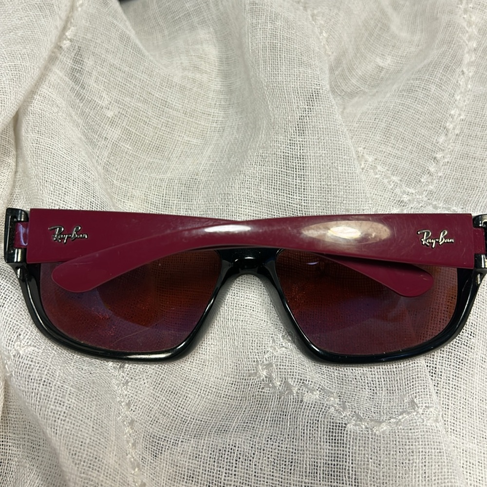 Ray-Ban Polarized sunglasses with case - Picture 9 of 14